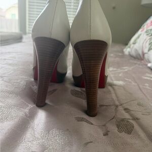 Christian Louboutin White Leather Pumps with Red Soles